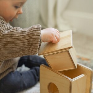 Giocattolo educativo per le capacità motorie fini, giocattolo Montessori, scatola imbucare in legno, primo regalo per bambini, scatola dei giocattoli 2 in 1 immagine 2