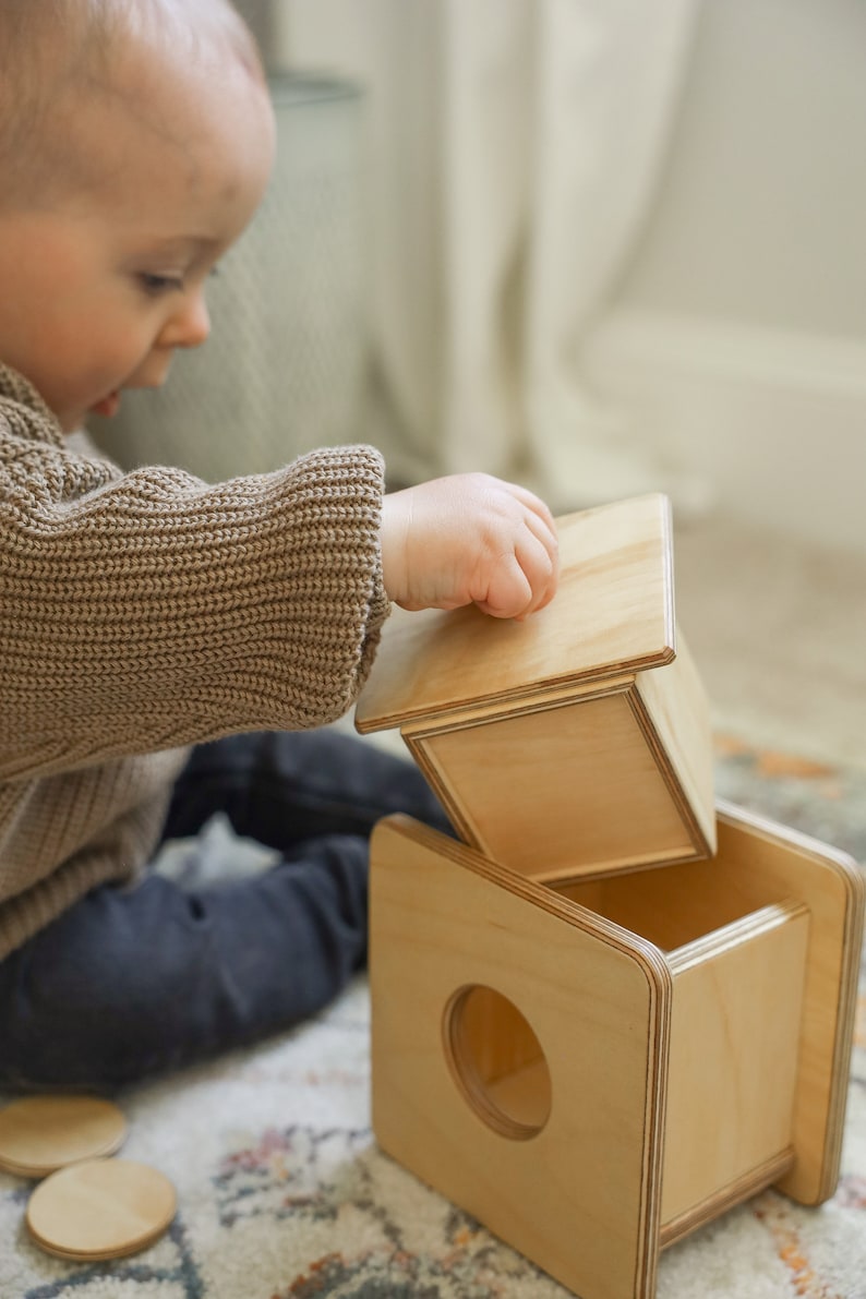 Giocattolo educativo per le capacità motorie fini, giocattolo Montessori, scatola imbucare in legno, primo regalo per bambini, scatola dei giocattoli 2 in 1 immagine 2