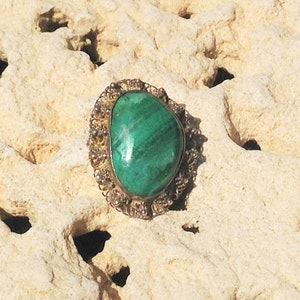 Pendentif vintage avec broche en pierre d&#39;Eilat verte fait main, épingle en filigrane en argent sterling vintage Israël des années 1950, cadeau pour elle