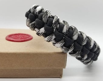 Custom Raid Knot Paracord Bracelet: Team Colors, Handmade Survival Jewelry