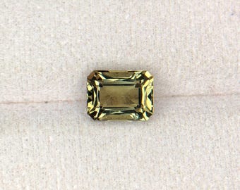 Pierre Fine Naturelle – Béryl Vert De Madagascar (7.3 X 5.6 Mm – 0.80 Ct)