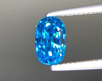 Circón azul intenso de Camboya, limpio a simple vista y brillante. Calidad de joyería. 3,87 ct.