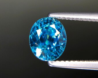 Circón azul intenso de Camboya, limpio a simple vista y brillante. Calidad de joyería. 3,68 ct.
