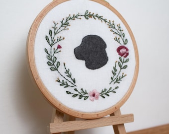 Personalized Pet Portrait Embroidery Hoop Art with Floral Wreath, Custom Pet Silhouette Felt Art with Embroidered Flowers