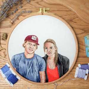 Spersonalizowany, ręcznie haftowany portret pary: spersonalizowany prezent ślubny z haftem