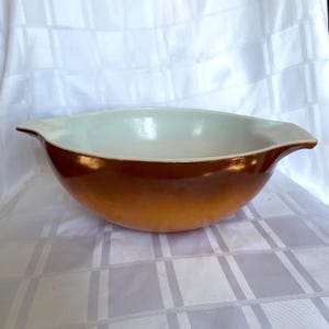 Vintage Pyrex Herbst Ernte Cinderella Rührschüssel # 444 - 4 Quart Brown Ombre von Corning