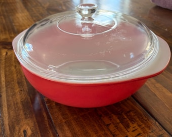 Vintage Pyrex 024 Coral Red Casserole mit Pyrex 624C Glasdeckel - Made in den USA - 1.5 Qt Retro Kitchen