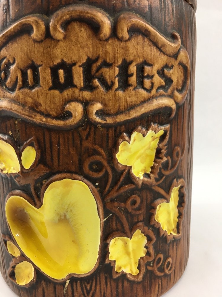 9 1/2” Original 1970's Treasure Craft Faux Wood Grain