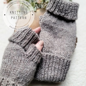 Puede incluir: Un par de guantes sin dedos de punto gris con un puño acanalado. Los guantes están hechos de un hilo suave y texturizado. La imagen incluye un gráfico circular con el texto "Jinxed Stitches Original Knitting Pattern Digital Download."