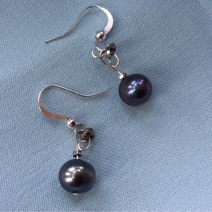 Pearl dangle earrings round peacock cultured freshwater pearls, sterling silver wiring and ear hooks, faceted hematite and graphite crystal