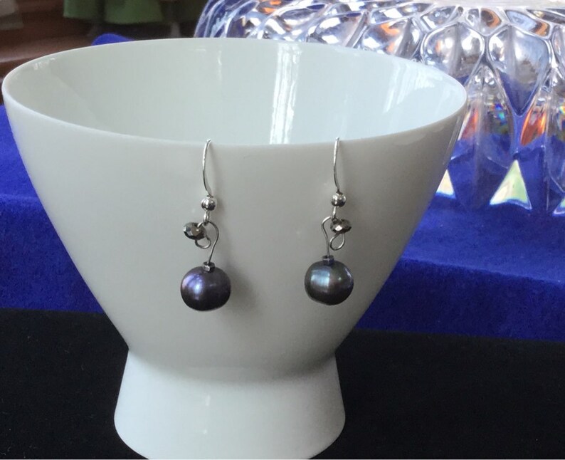 Pearl dangle earrings round peacock cultured freshwater pearls sterling silver wiring and ear hooks faceted hematite and graphite crystal