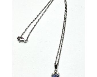 Collier vintage en argent avec pierre bleue