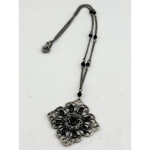 Vintage silver black stone flower pendant necklace