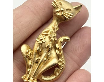 BSK floral gold tone figural cat kitten brooch pin