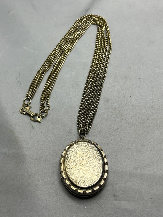 Vintage Large Silver Tone Locket Necklace - image 4