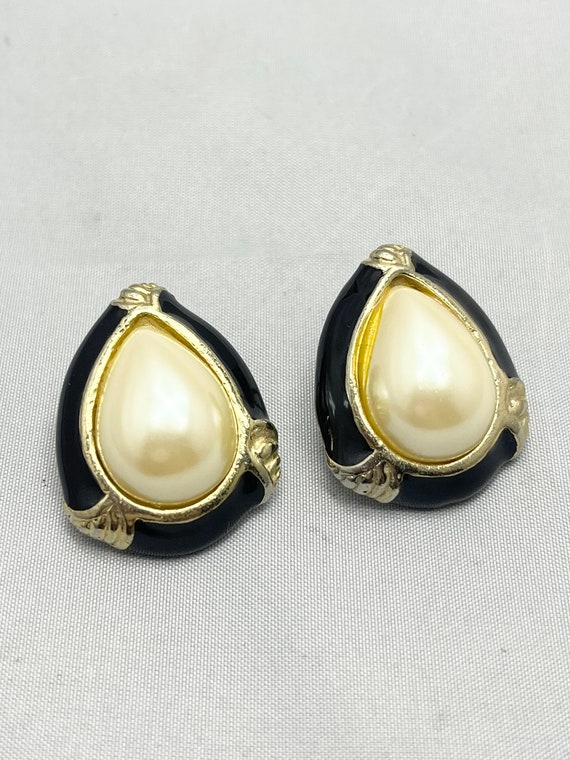 Vintage Black Enamel Pearl Gold Earrings - image 2