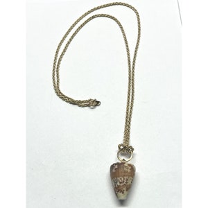 Vintage sea shell pendant necklace