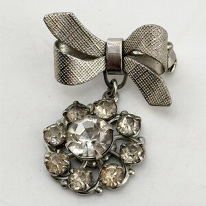 Vintage silver tone rhinestone floral brooch pin