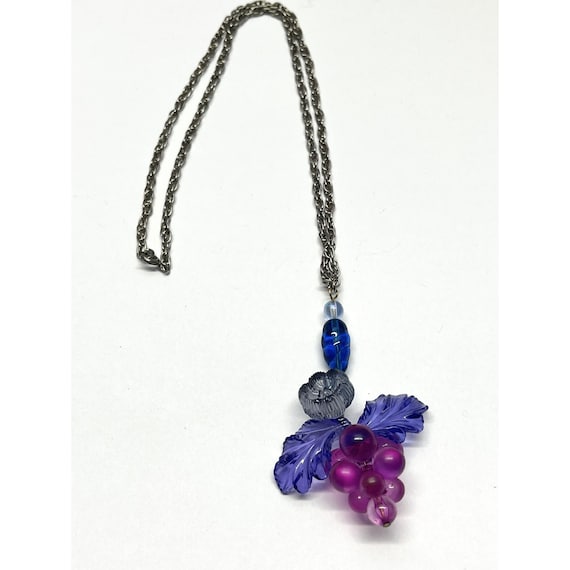 Vintage Purple Grapes Fruit Pendant Necklace - image 3