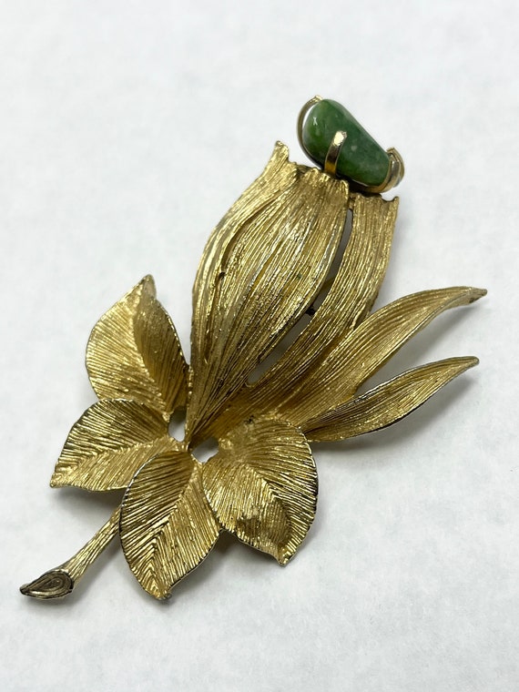 Vintage Green Stone Flower Brooch Pin