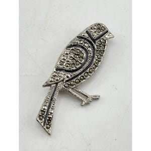 Vintage silver tone parrot bird brooch pin