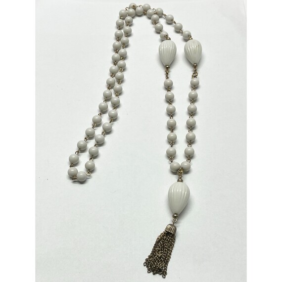 Vintage white beaded tassel necklace - image 3