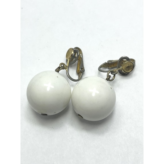 Vintage Crown Trifari White Bead Earrings - image 3