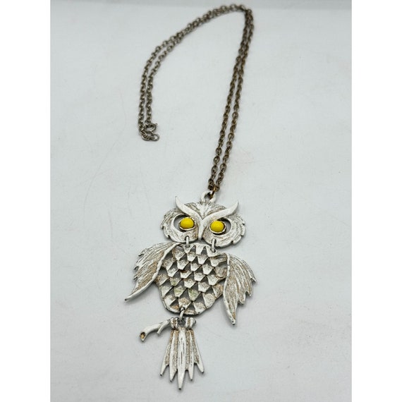Vintage white enamel owl pendant necklace - image 3