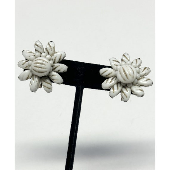 Vintage white milk glass flower earrings - image 2