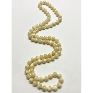 Vintage glass mother of pearl beaded necklace
