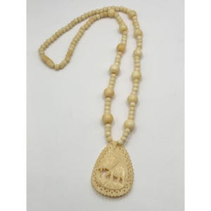 Vintage hand carved elephant pendant beaded necklace