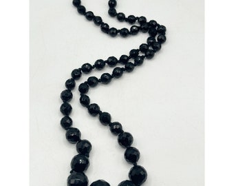 collier vintage en perles de verre noir à facettes