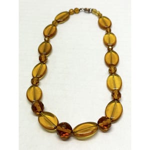Lange facettierte Glashalsbandkette aus braunem Glas