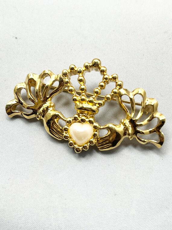 Vintage Avon Irish Hands Crown Heart Brooch Pin - image 3