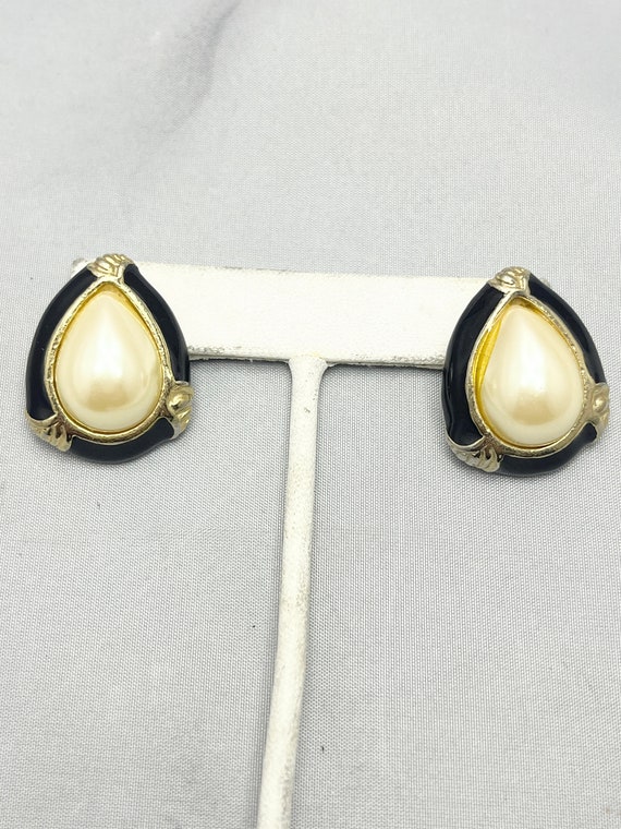 Vintage Black Enamel Pearl Gold Earrings - image 3