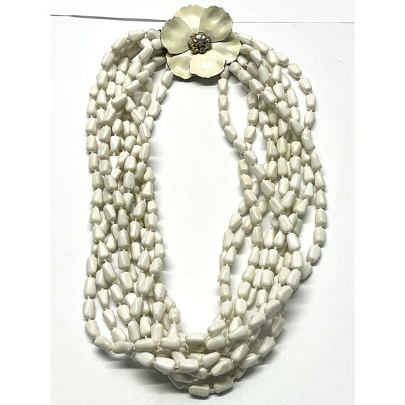 Vintage white beaded flower necklace - image 3