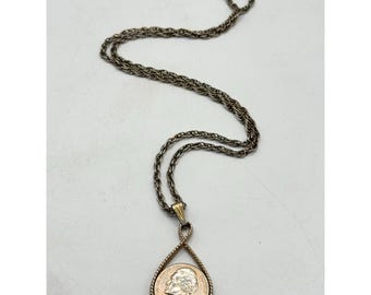 Collar con colgante de moneda vintage