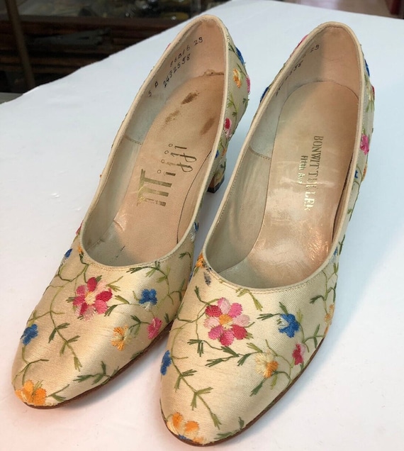 Floral pump store shoes