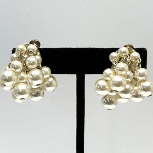 Vintage faux pearl dangle cluster earrings