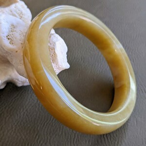 58/59 All Natural Nephrite Bangle - Honey Caramel Square-shaped