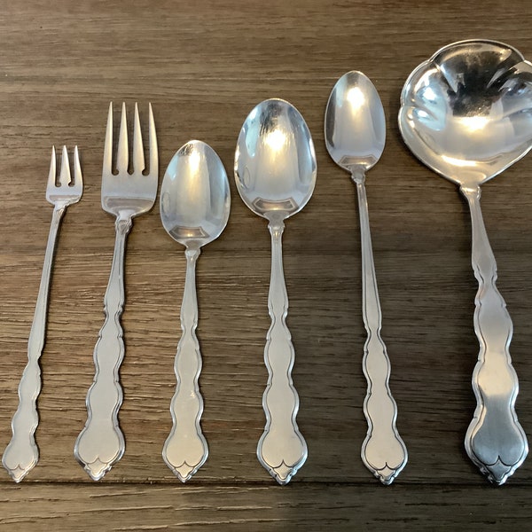 Vintage Oneida Distinction Deluxe Royal Chippendale Flatware Sold Separately