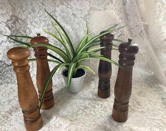 Vintage Salt Shaker & Pepper Mill Grinder