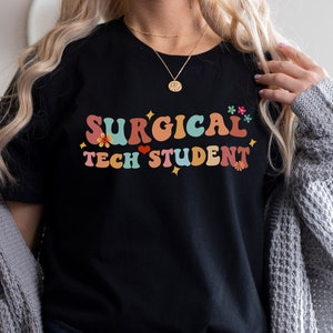 Kirurgisk tekniker studentskjorta, kirurgiteknolog blommig skjorta, cool present till kirurgisk teknikerstudent, kirurgiskt liv tee, rolig omvårdnad t-shirt