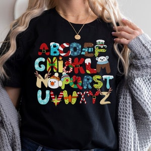 Camiseta navideña con el alfabeto, camiseta con el alfabeto, camiseta de maestra de jardín de infantes, camiseta de maestra de preescolar, regreso a la escuela, camiseta con el alfabeto, maestra de guardería