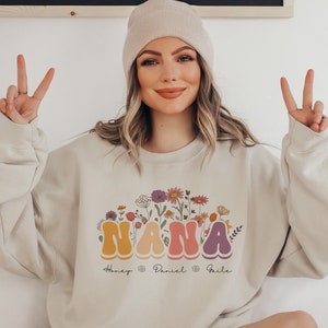 Sudadera personalizada de Nana, regalo personalizado de Nana con nombres de nietos, suéter floral de cuello redondo de la abuela por primera vez, regalo del día de la madre para Nana