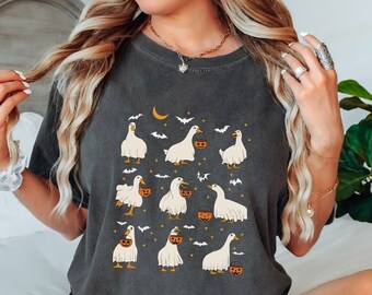 Spooky Duck Halloween Unisex Comfort Colors Shirt, Scary Duck Ghost Crewneck Tee, Scary Ducks Pumpkins Bats Autumn Season T-Shirt Gift Idea