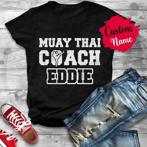 Personalisiertes Muay Thai Coach Geburtstagsgeschenk T-Shirt für Männer und Frauen, Muay Thai Coach Bedeutung Wertschätzung Geschenk, Personalisiertes Coach T-Shirt