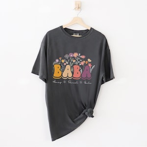 Benutzerdefiniertes Baba Floral Comfort Colors Shirt, personalisiertes Muttertags-T-Shirt, gesegneter Baba mit Enkelnamen-T-Stück, Geschenk für Oma von Kindern