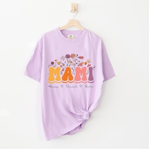 Custom Mami Floral Comfort Shirt, Personalized Mother&#39;s Day TShirt, Mami With Grandkid Names, Gift For Grandma From Kids, Blessed Mami Tee