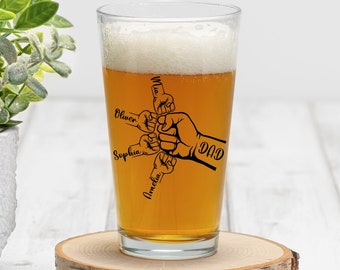 Papa mit Kindern Pint Glas - Personalisiertes Vatertagsgeschenk von Tochter oder Sohn, Papa Papa Opa Geschenk - Stemless Pint Glas, 16 Unzen Bierdose